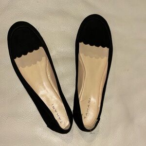 Tahari black comfortable Owen ballet flats worn once size 8m